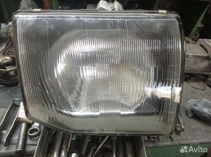 Продам фару Митсубиси Паджеро