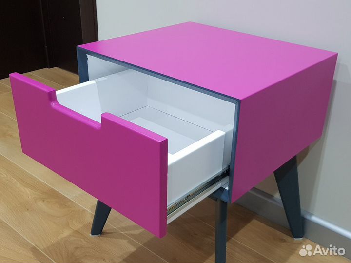 Прикроватная тумбочка