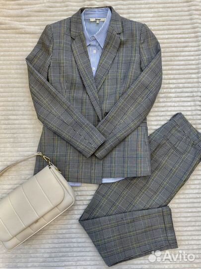 Костюм женский