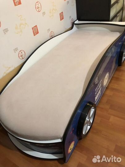 Детская машина-кровать с подъемным механизмом