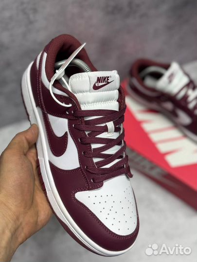 Кроссовки Nike Dank SB бордовые