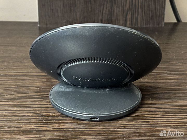 Док станция Samsung EP-NG930