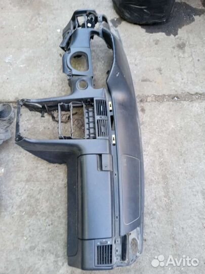 Панель торпедо парприз Mercedes w210