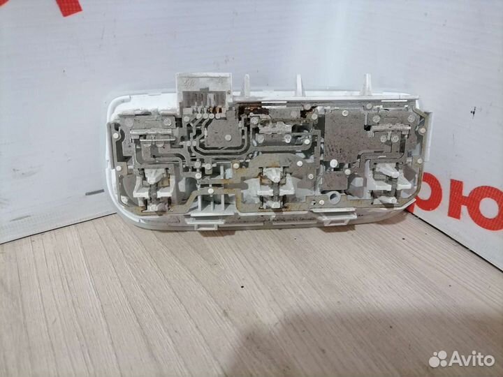 Фонарь освищения салона Renault Fluence