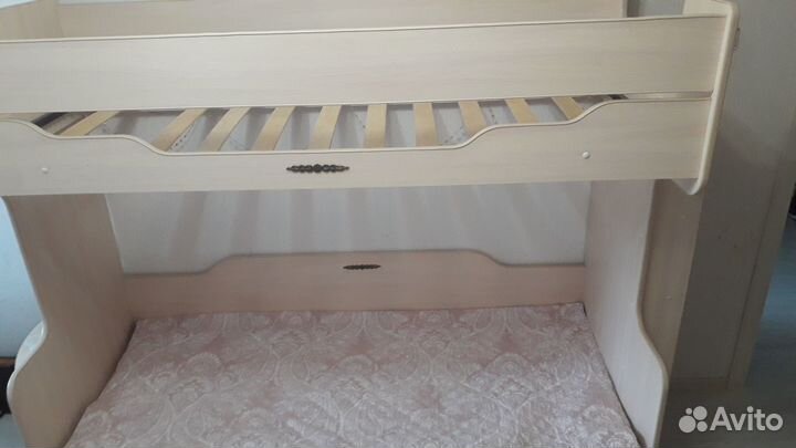 Двухъярусная кровать