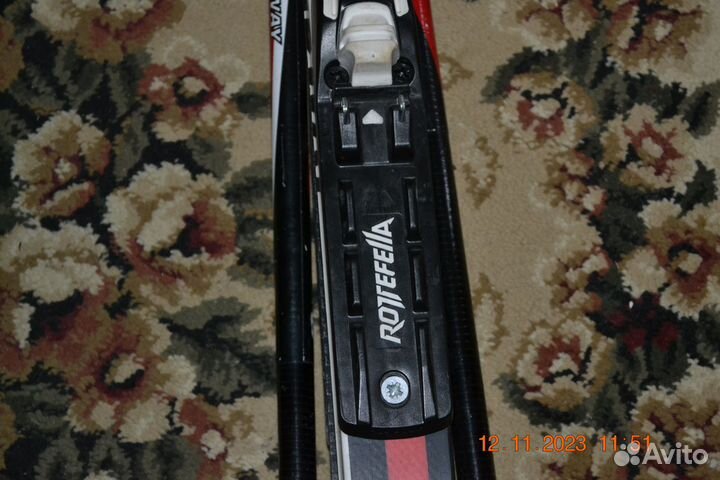 Лыжи и палки для ребёнка