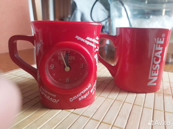 Часы-будильник и кружка