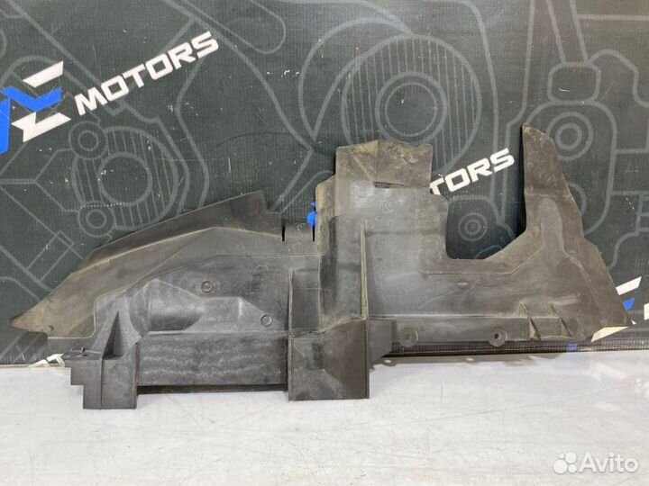 Воздуховод радиатора левый Audi Q7 4L BHK 2008