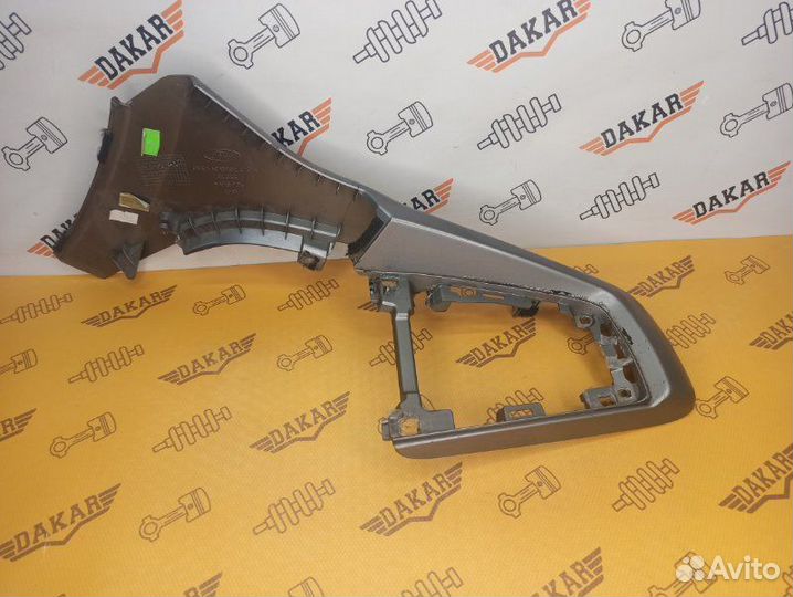 Накладка центральной консоли передняя Ford Focus