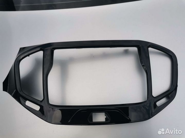 Рамка магнитолы Лада Веста матовая/глянцевая