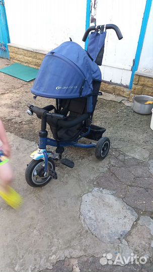 Велосипед детский трех колесный с ручкой