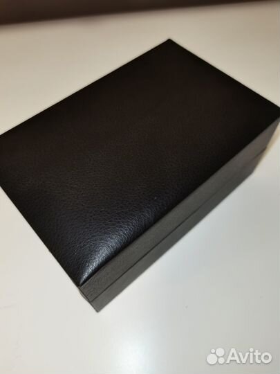 Подарочный комплект часов в красивом футляре