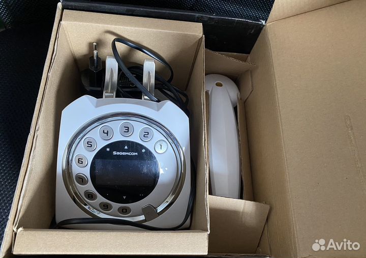 Телефон с беспроводной трубкой Sagemcom Sixty