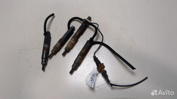 Форсунка топливная Volkswagen Sharan, 2000