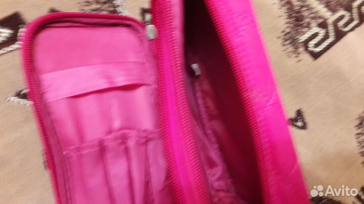 Косметичка с зеркалом вместительная