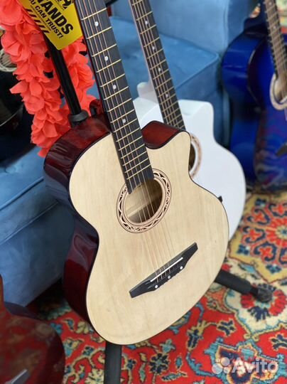 Акустическая гитара