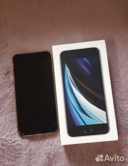 Телефон iPhone se 2020