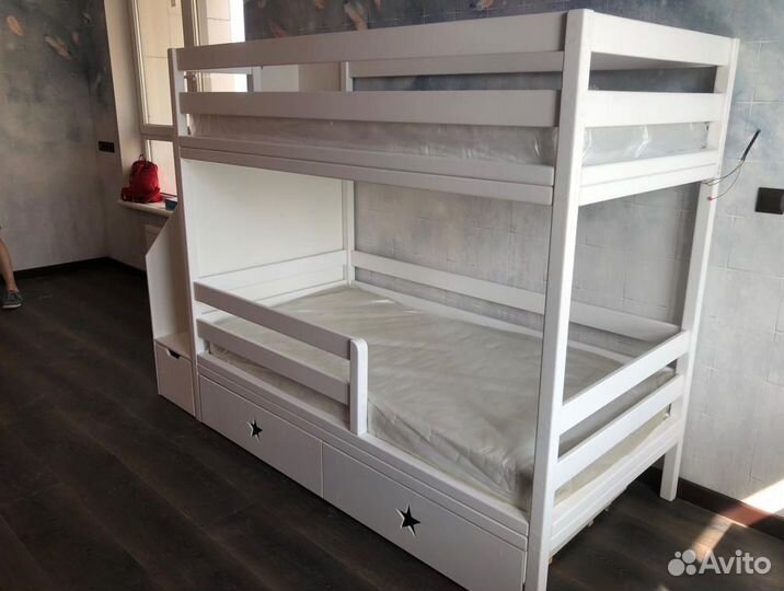 Двухъярусная кроватка домик