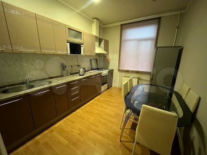 2-к. квартира, 55 м², 1/3 эт.