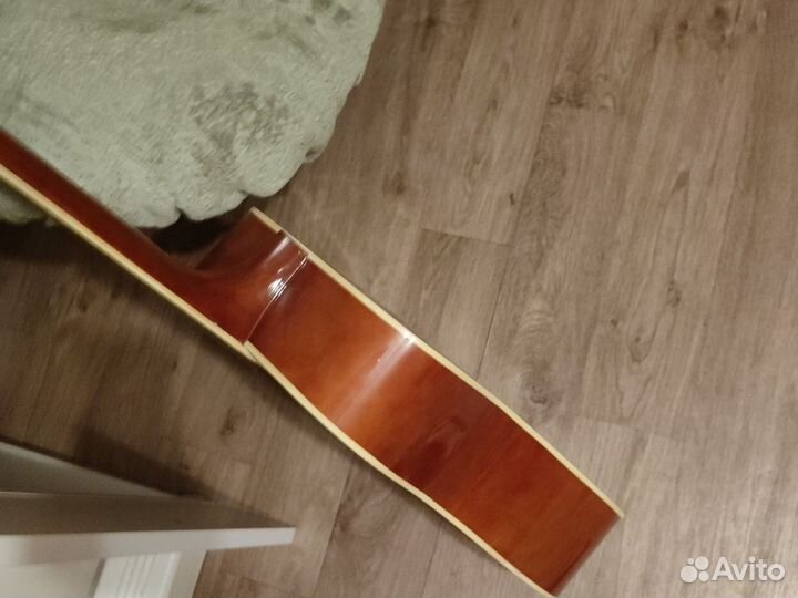 Акустическая гитара