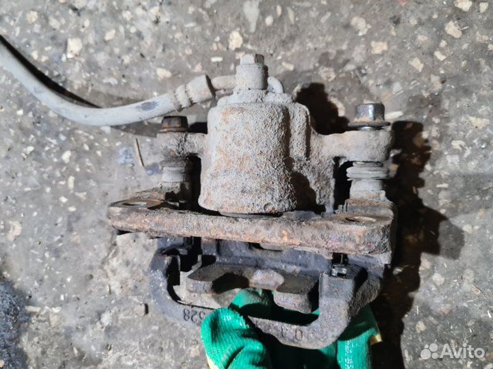 Суппорт тормозной задний Nissan Juke F15 1.6 DDT