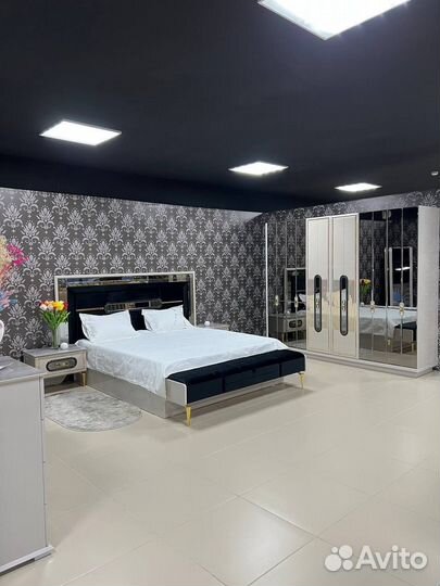 Спальный гарнитур