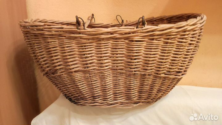 Большая плетёная корзина для грибов
