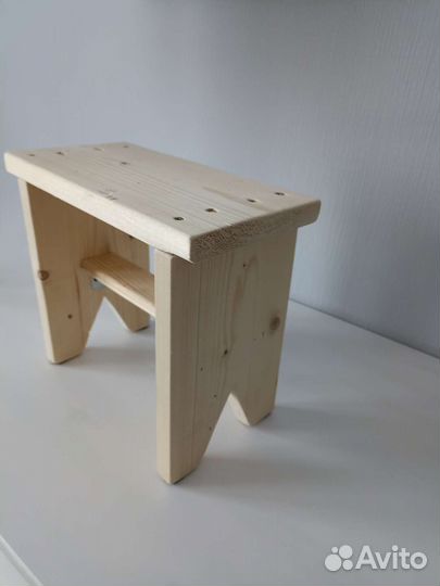 Деревянная скамейка - 28*14*24 см