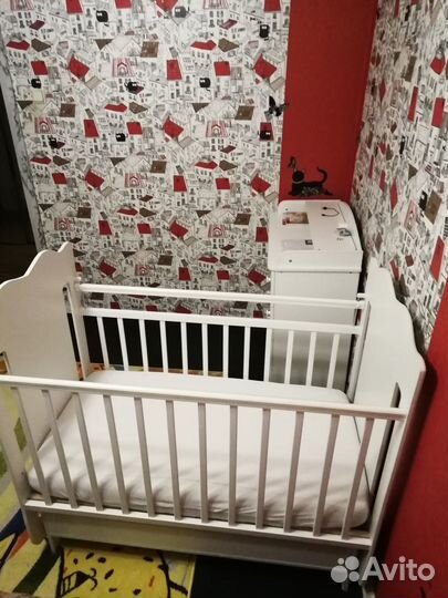 Продажа детской кроватки с маятником+матрасом