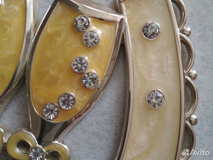 Подвеска с днём свадьбы со стразами