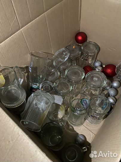 Бокалы кружки графины