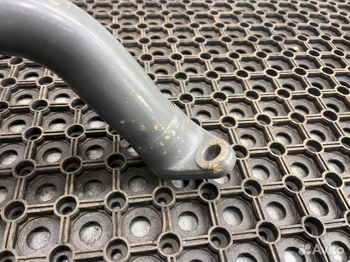 812W664208012 Кронштейн крыла правого