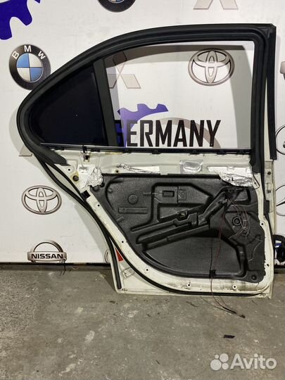 Задняя левая дверь Mercedes W211