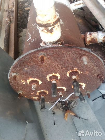 Титан с тенами