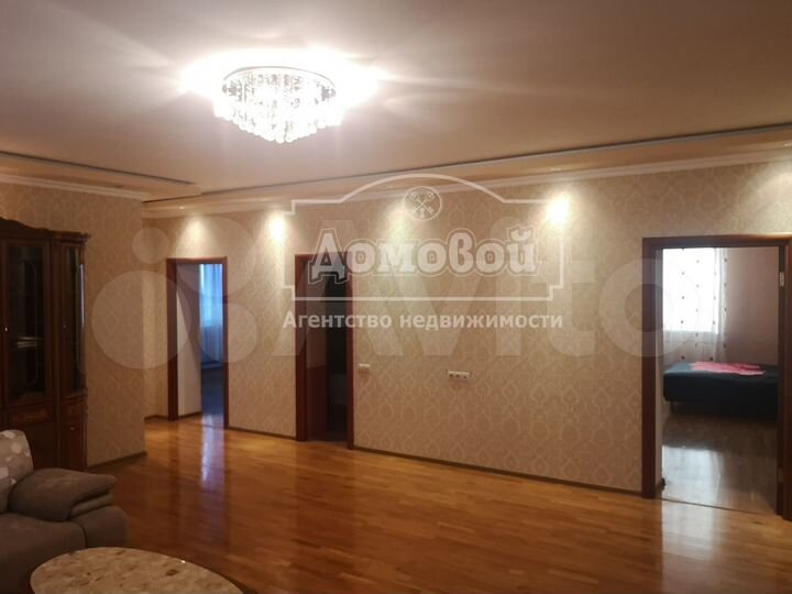 Коттедж 513 м² на участке 15 сот.