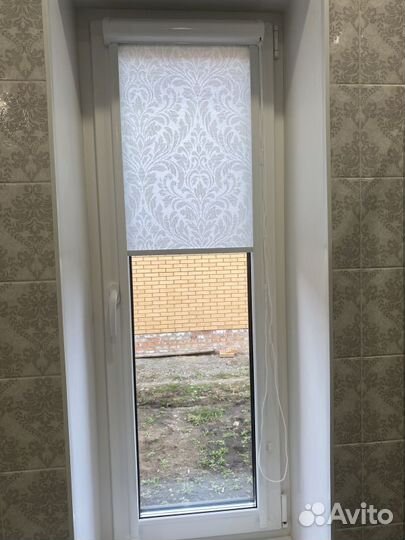 Рулонные шторы в коробе и с направляющими B2101