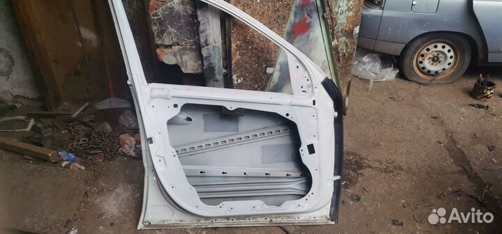 Дверь левая передняя Mercedes ML 164