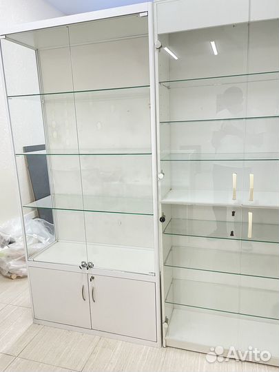 Стеклянная витрина 2шт