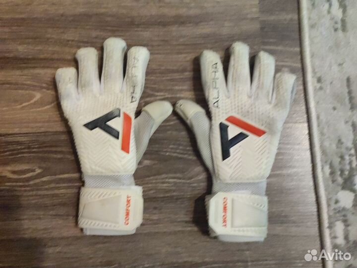 Вратарские перчатки alphakeepers