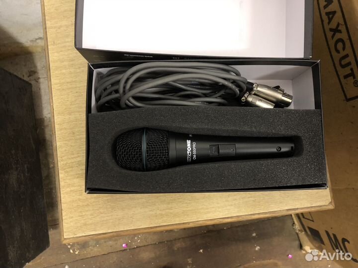 Конденсаторный вокальный проводной микрофон
