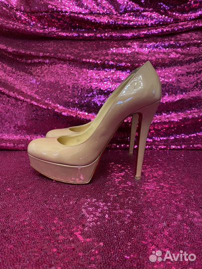 Туфли бежевые лаковые Christian Louboutin 37,5