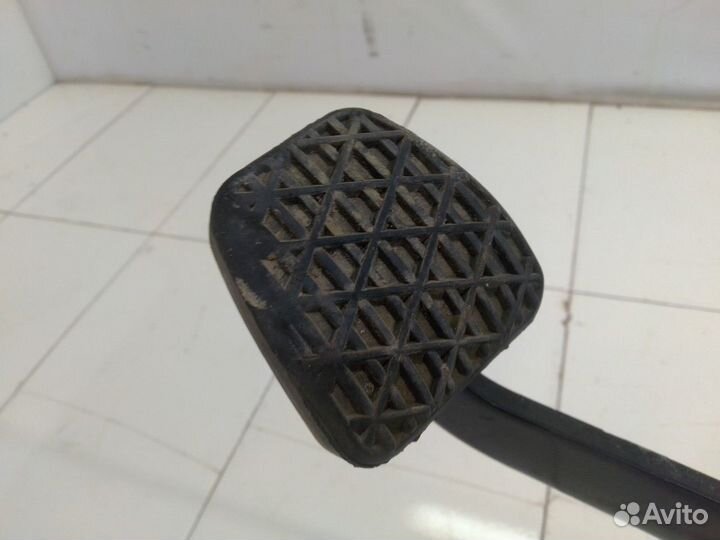 Педаль тормоза (SsangYong Kyron)