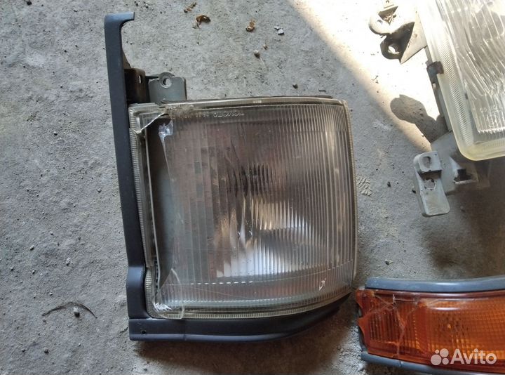 Фары на toyota hiace 106 кузов