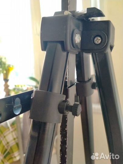 Тренога б/у, легкая (750 гр), удобная, раскладная