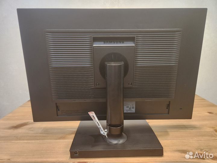 Монитор Samsung S24E650DW 1920х1200 24 дюйма