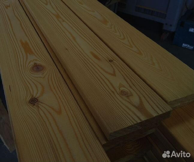 Доски лиственницы камерной сушки 35x115 мм, готовы к монтажу