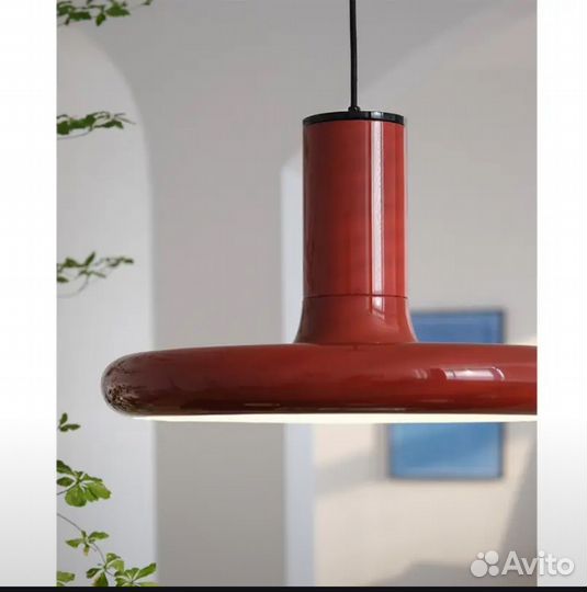 Красный подвесной светильник в винтажном стиле