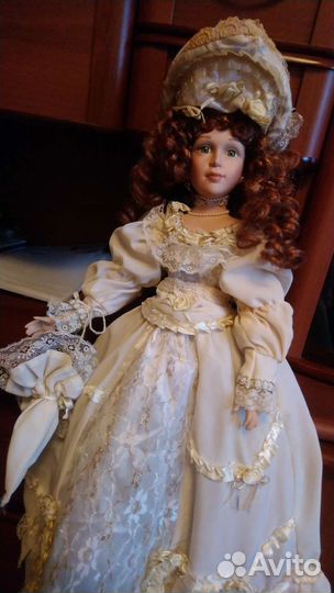 Кукла фарфоровая коллекционная