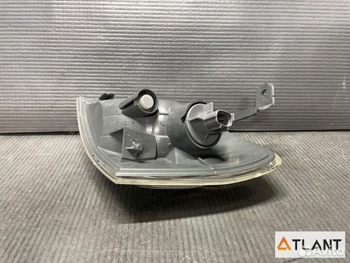 Габарит передний правый mazda demio