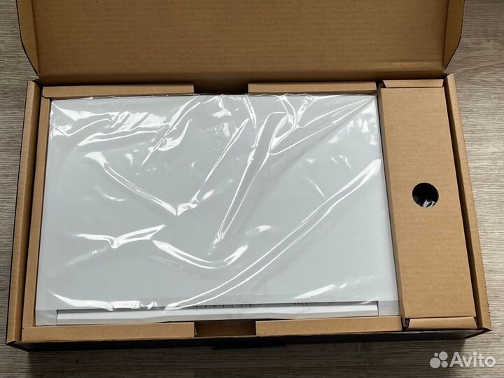 Новый Msi Sword 17.3 / Core i5 / RTX 4060 / 16Gb D